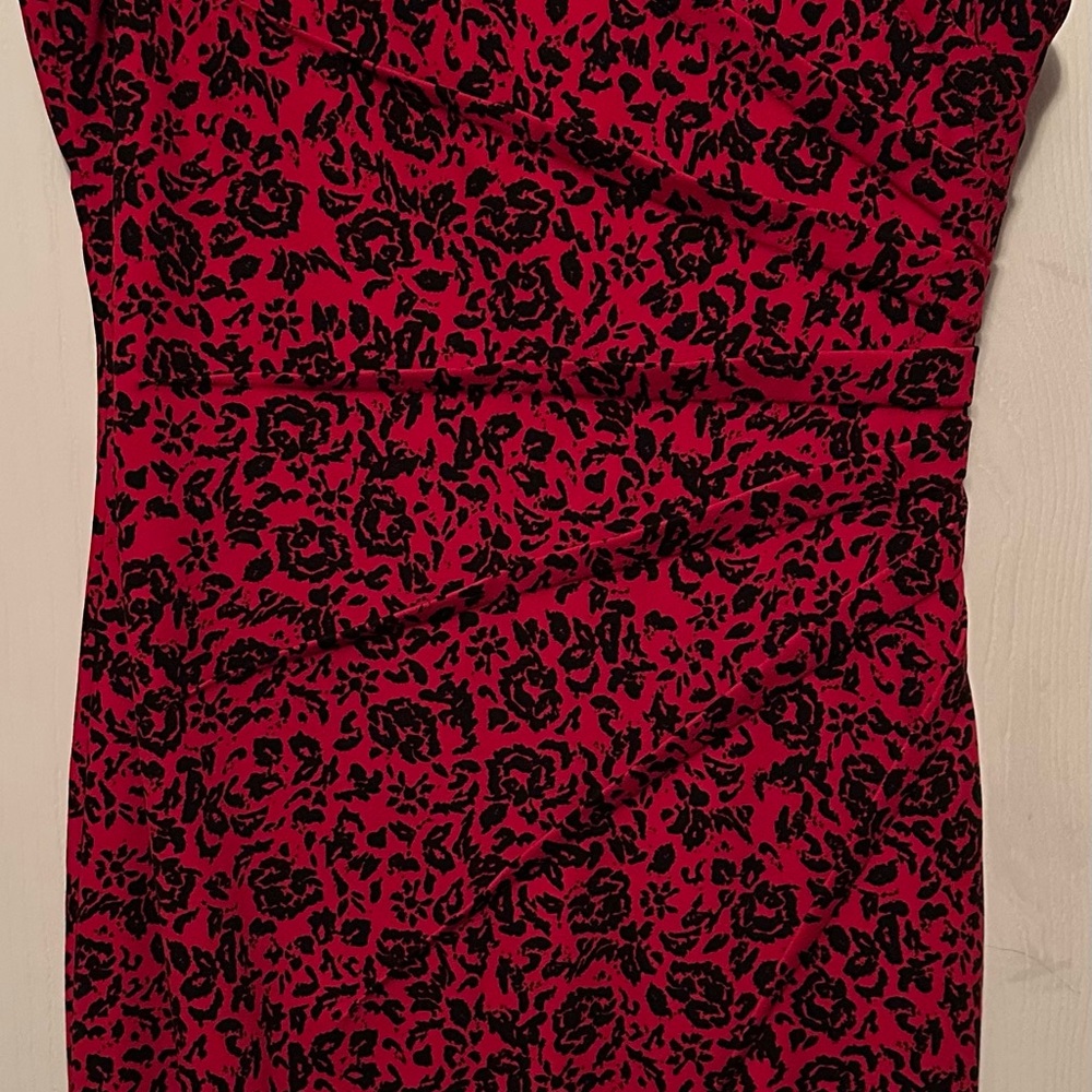 Chic Red and Black Patterned Dress - Picture 6 of 6